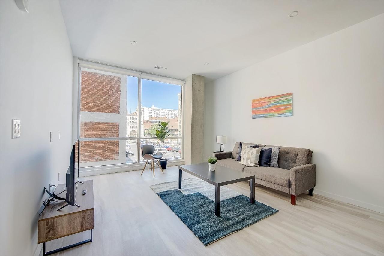 Frontdesk I The Blonde Apts Downtown Cincinnati Bilik gambar