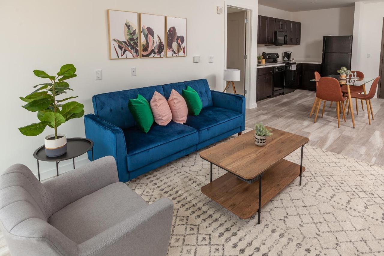 Frontdesk I The Blonde Apts Downtown Cincinnati Bilik gambar